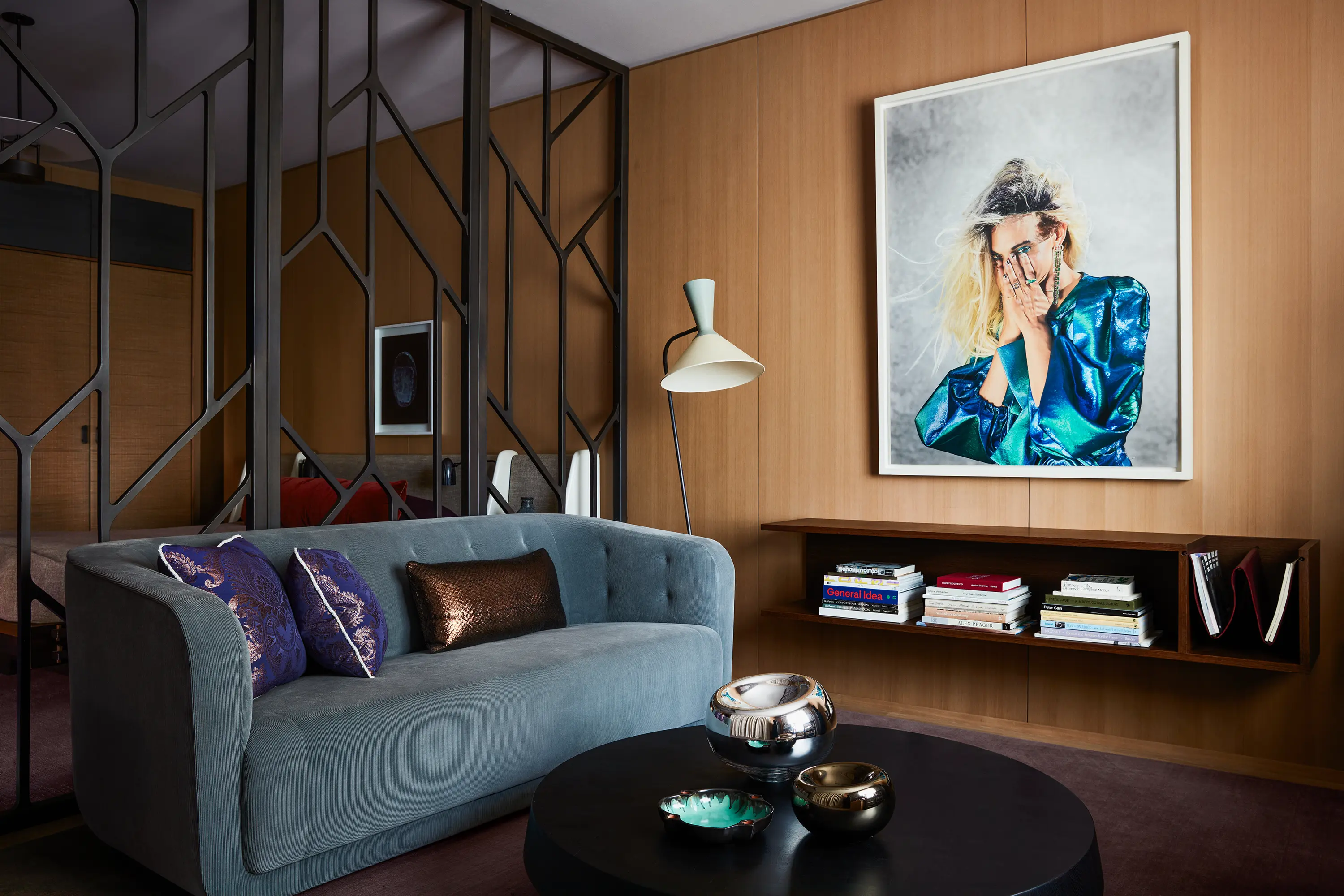 Patterned on Hiroshi Sugimoto’s experimental lightning fields, a Chroma x Wyatt Studio metal screen delineates the primary bedroom and the adjoining listening room. A custom Chroma sofa in de Le Cuona corduroy velvet and pillows in lustrous Prelle and Casamance fabrics allures amid a c. 1954 Rene-Jean Caillette floor lamp, Floating Block Cocktail Table by Fair Design, and photographic work by Katy Grannan.